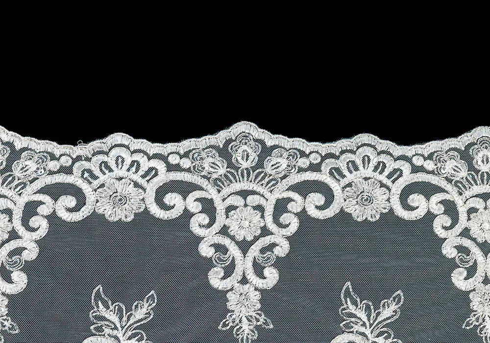 16" Ivory Alençon Galloon Lace with Silver Accents