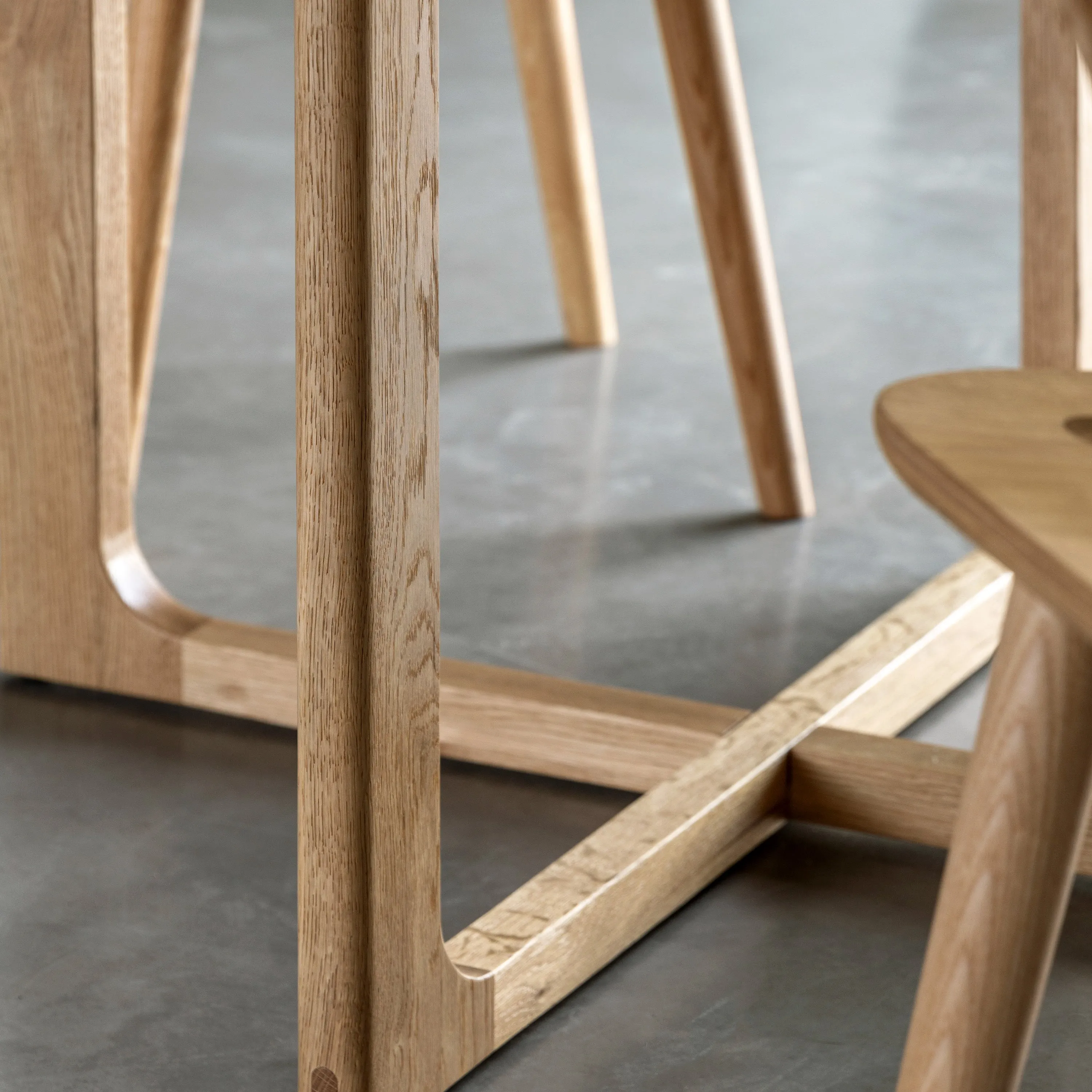 Amos Craft Round Dining Table Natural