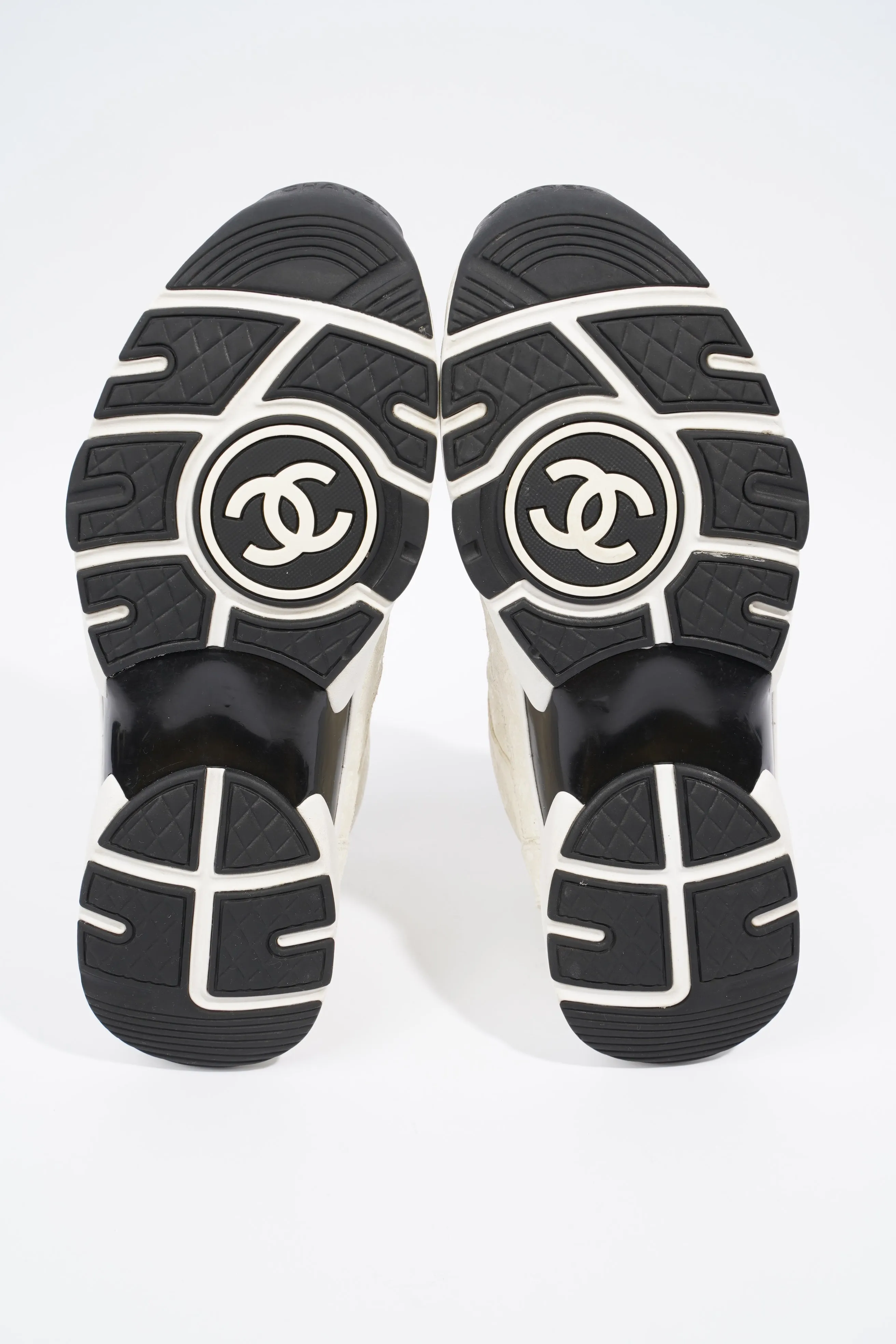 Chanel CC Logo Cream   White Suede EU 39.5 UK 6.5