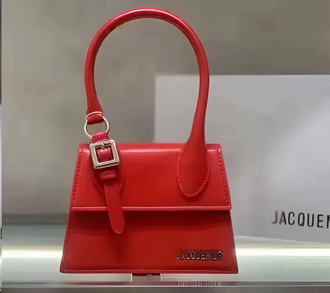 Jacquemus Le Chiquito Moyen Smooth Leather Tote Bag With Buckle