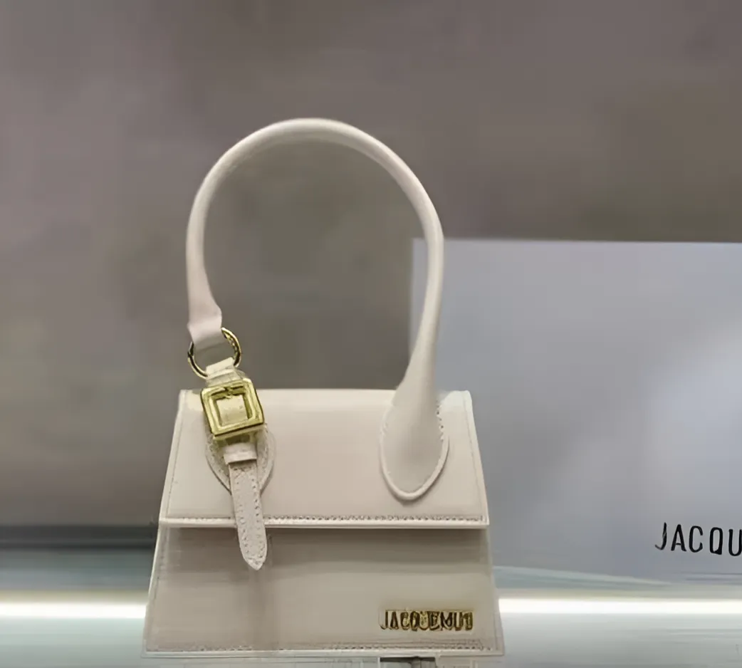 Jacquemus Le Chiquito Moyen Smooth Leather Tote Bag With Buckle