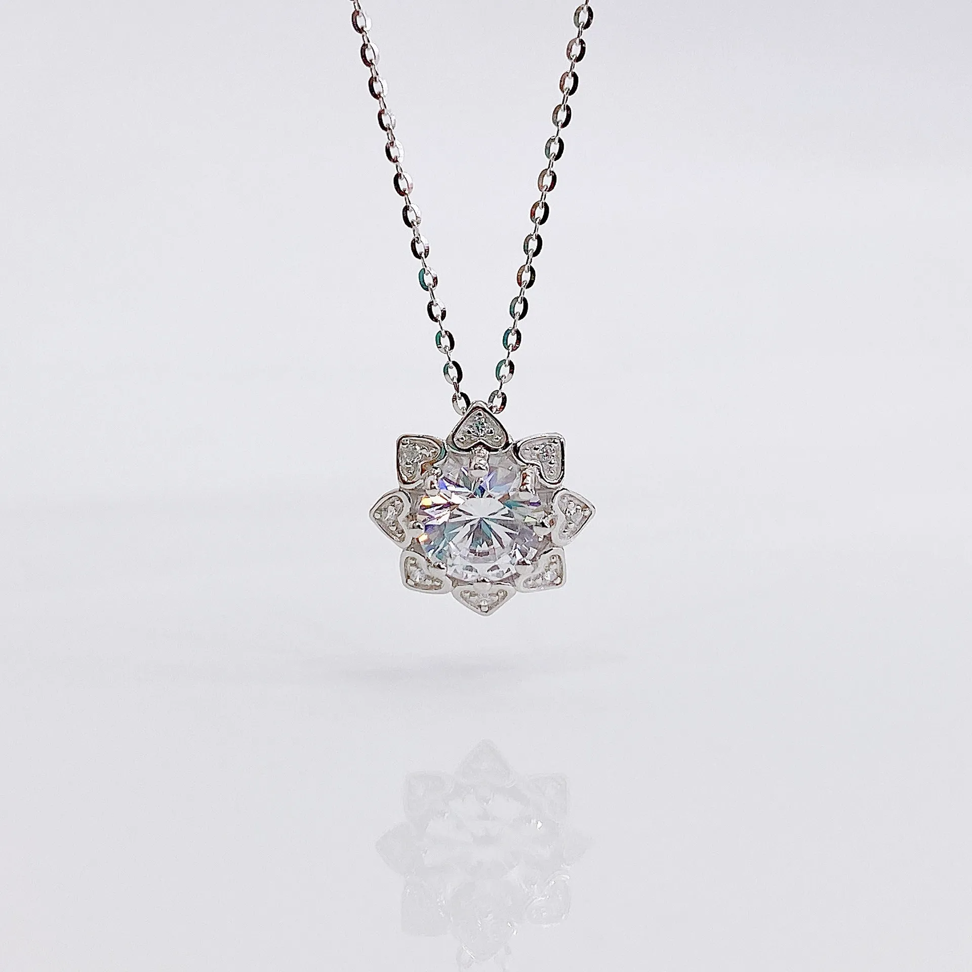 Round Zircon Heart-shape Petal Pendant Silver Necklace for Women