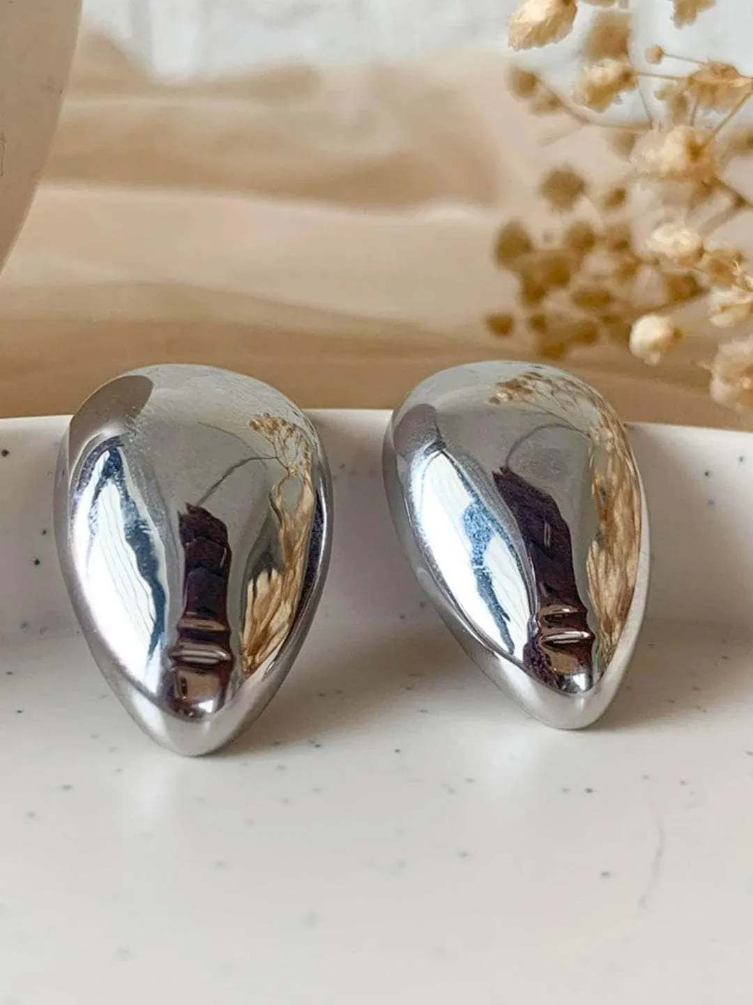 Shanaya Kapoor In Striking Tear Drop Earrings Silver