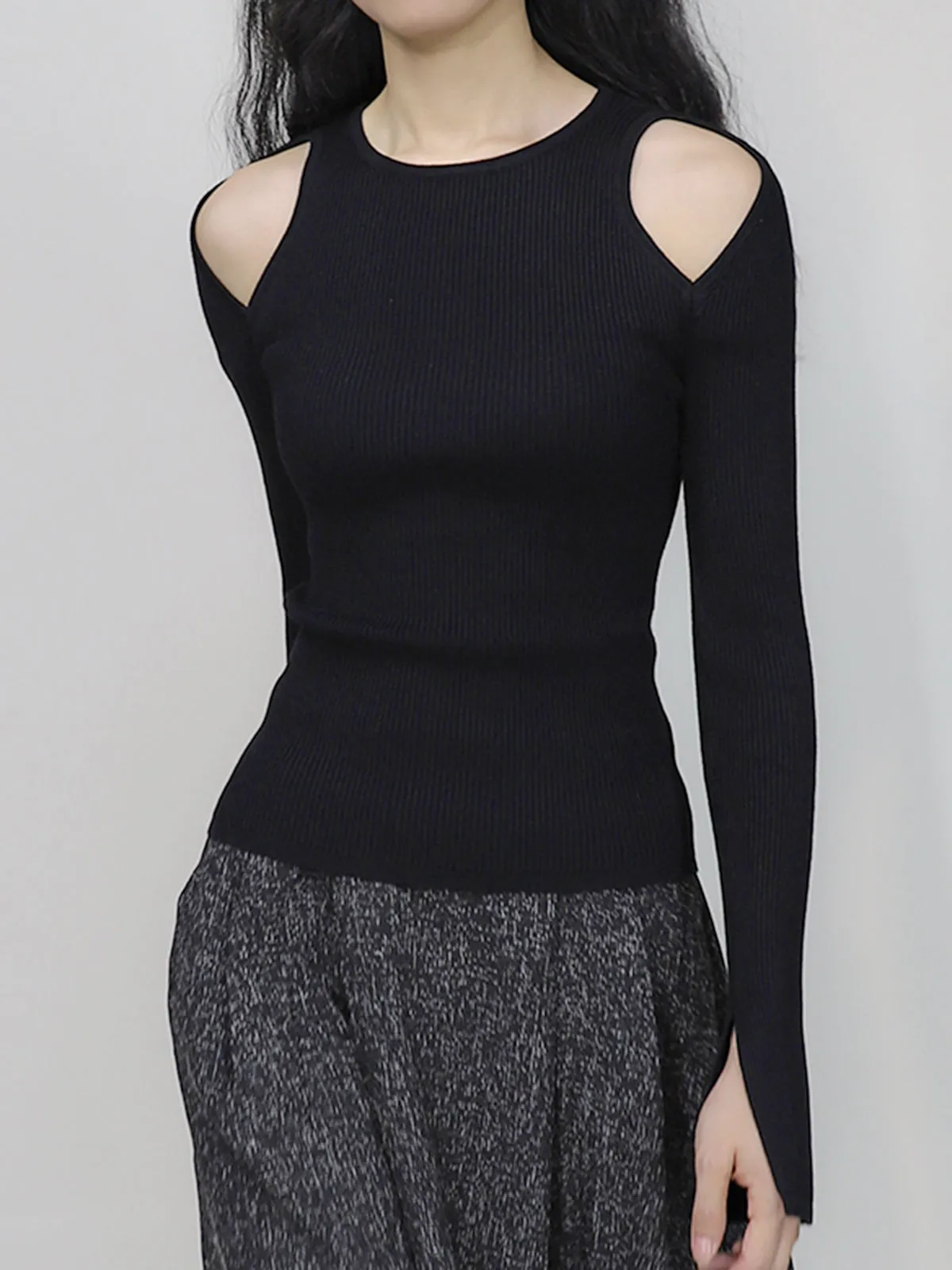 Shoulder Cut-Out Graceful Knit Top