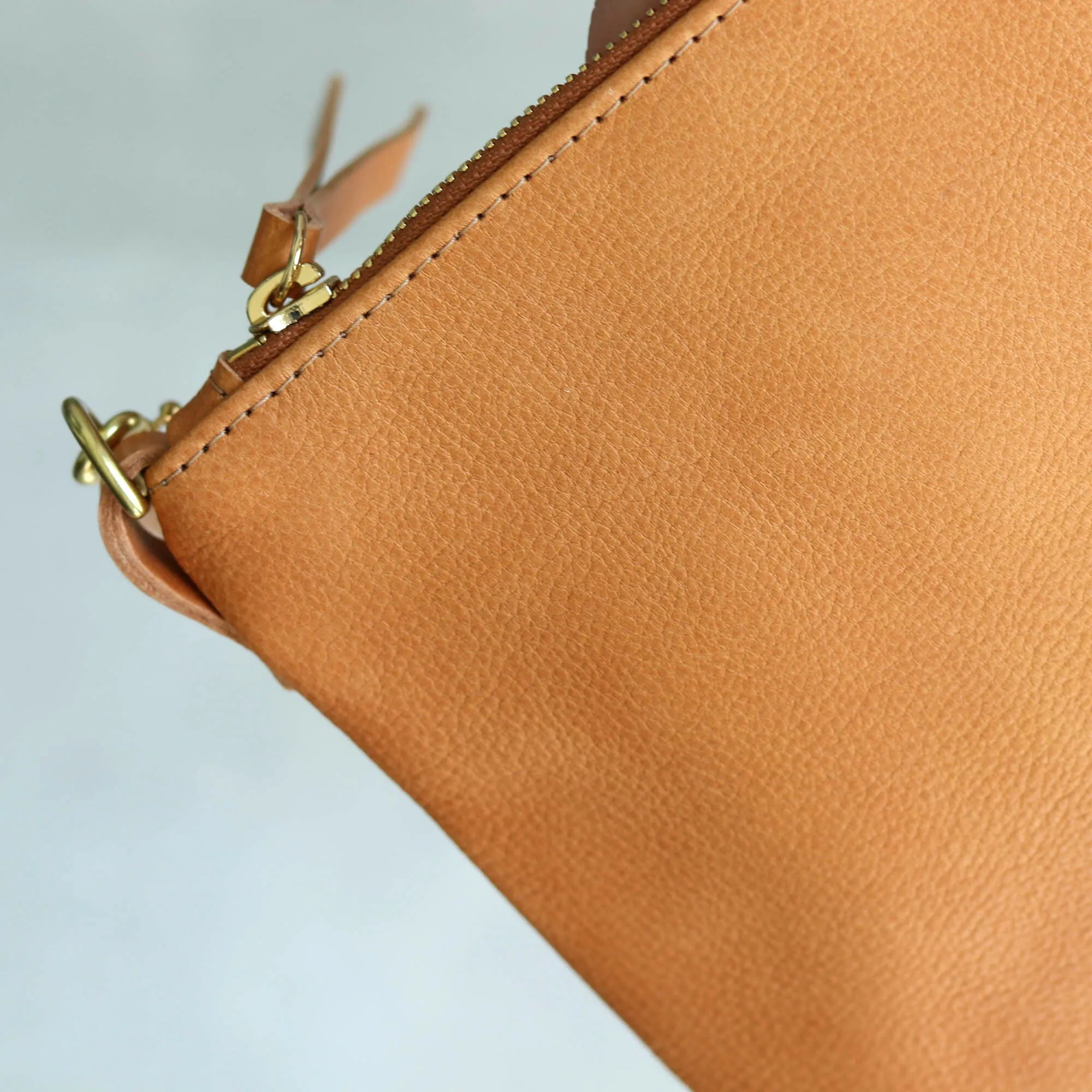 Small Leather Crossbody Clutch Bag - Tan Pebble