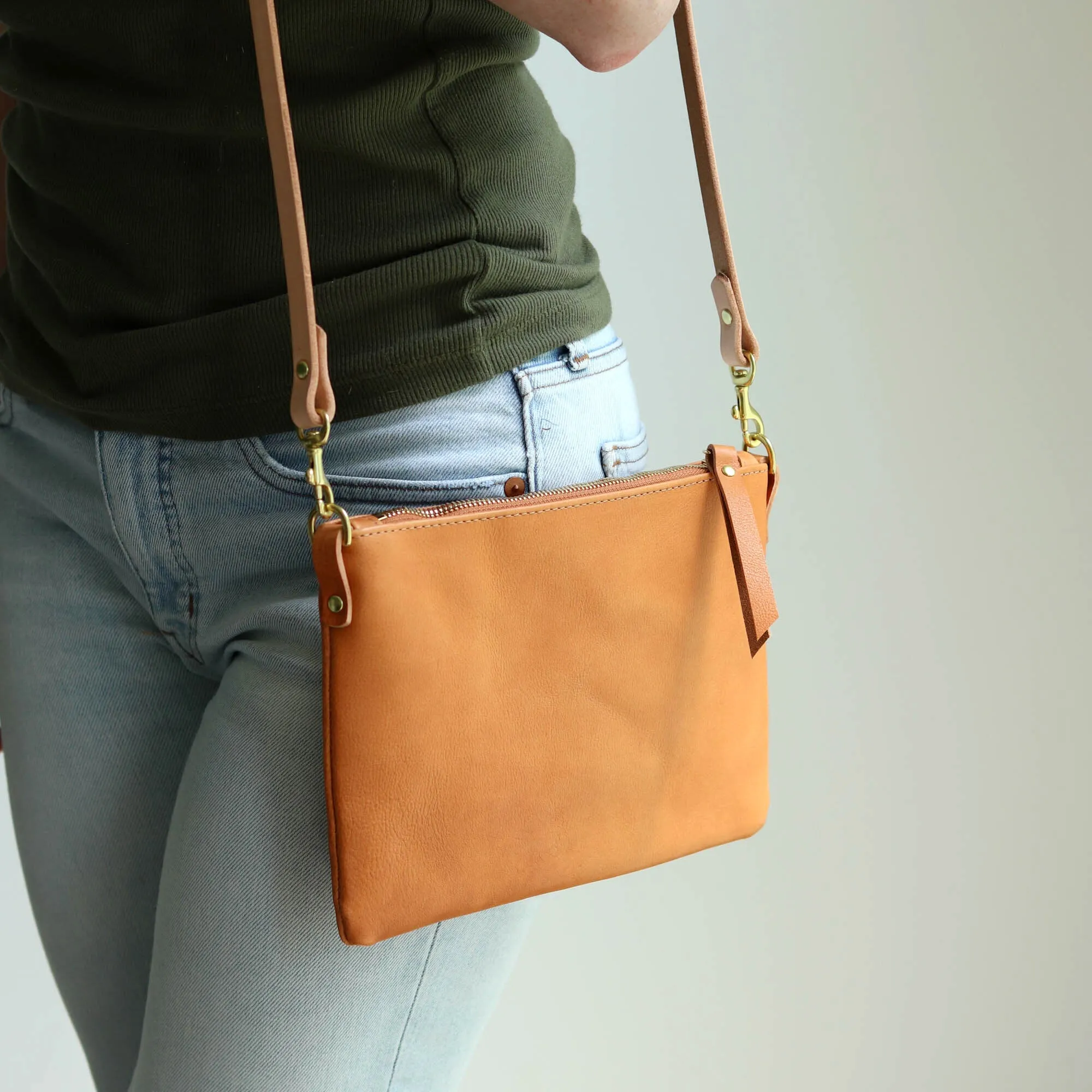 Small Leather Crossbody Clutch Bag - Tan Pebble