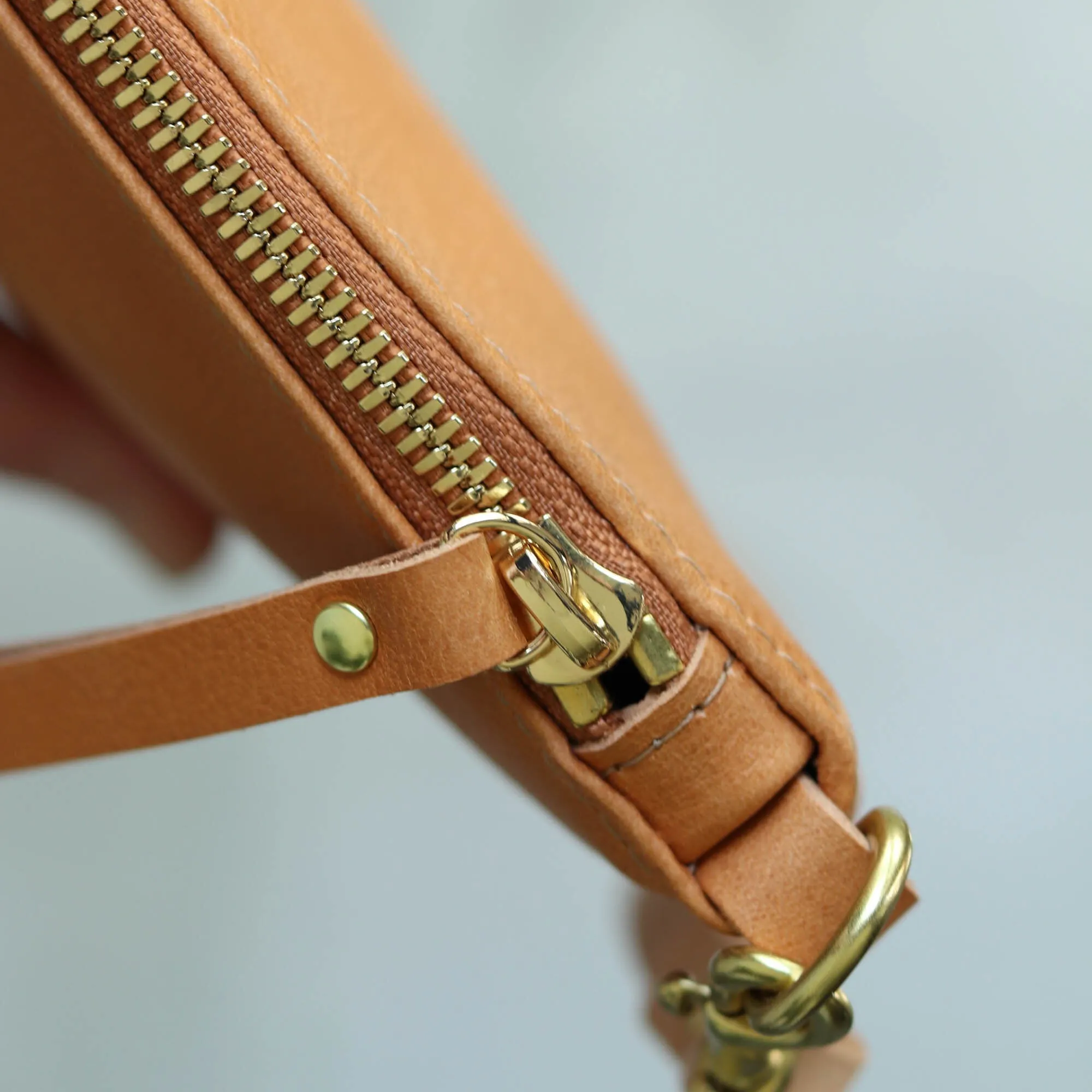 Small Leather Crossbody Clutch Bag - Tan Pebble