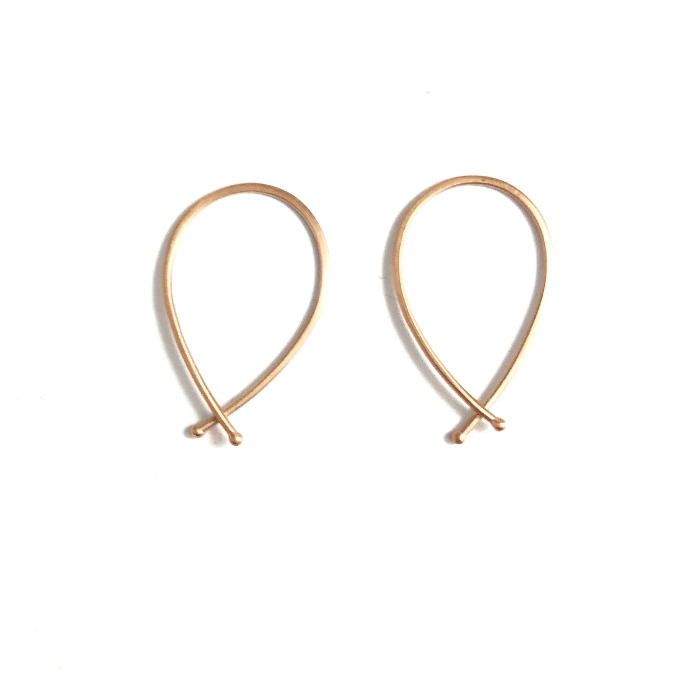 Small Ribbon Hoop in 14ct gold - Carla Caruso