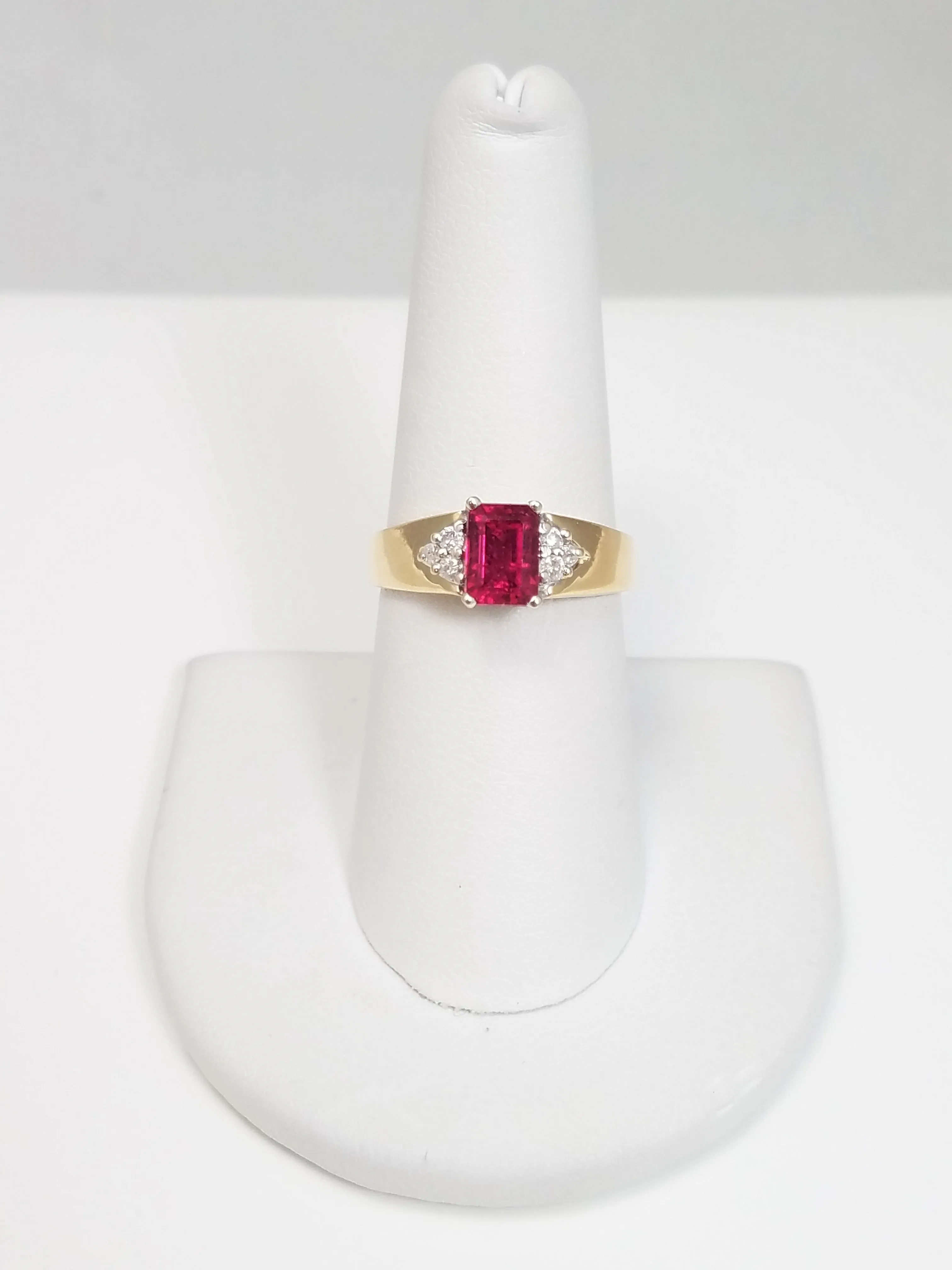 Striking 10k Yellow Gold Synthetic Red Gemstone & Natural Diamond Ring