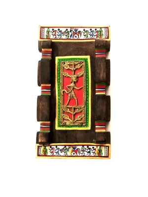 Striking Combination Of Warli & Dhokra Art On Key Holder Tamrapatra